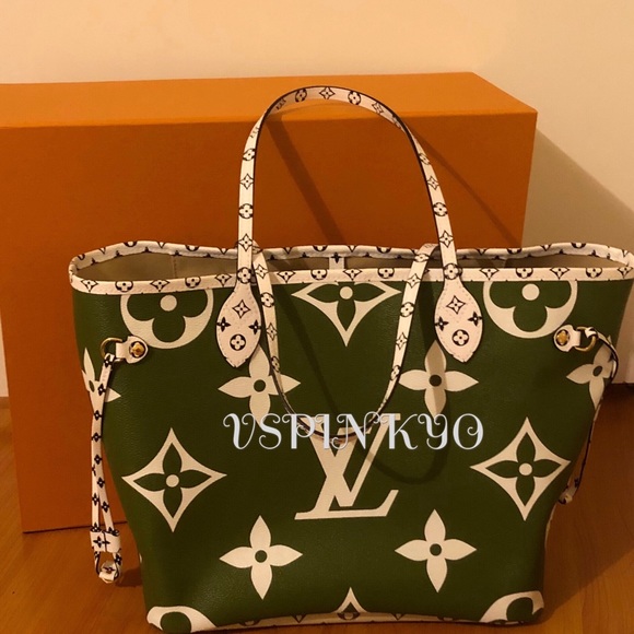 Louis Vuitton Handbags - Louis Vuitton Giant Monogram Neverfull Purse Khaki